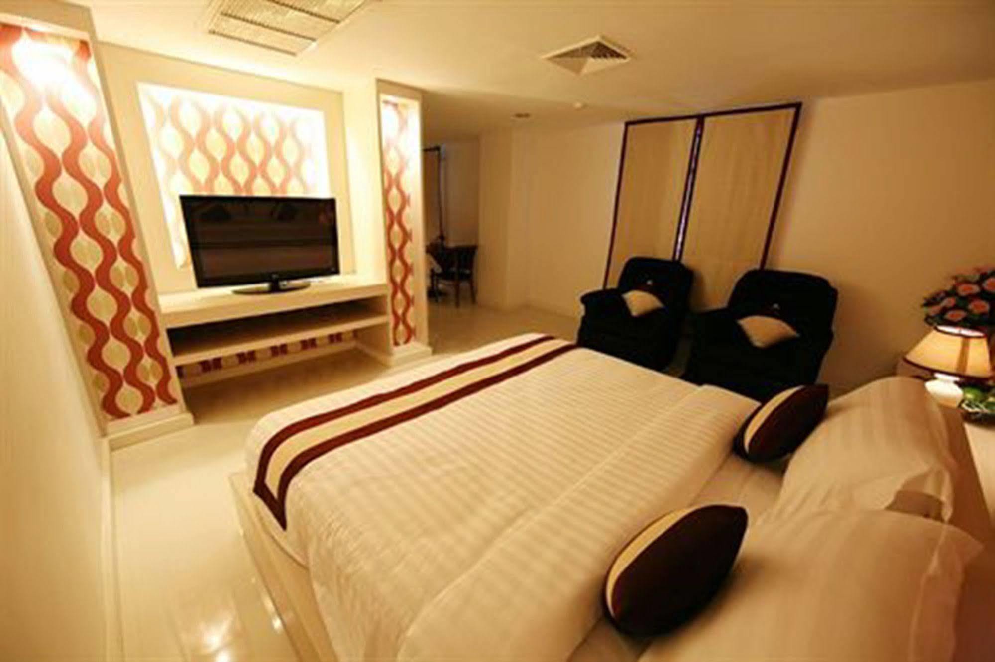 Grand Diamond City Hotel & Casino Poipet Exterior photo